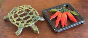 MB - Turtle & Pepper Motif Trivets