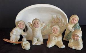 LR - Snow Baby Style Figurines with Backdrop