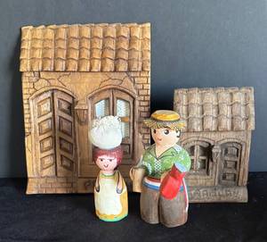 DR - Wooden Folk Art House Front Decor and Figurines
