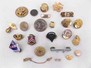 Lot of Vintage Military Pins, Buttons, etc.