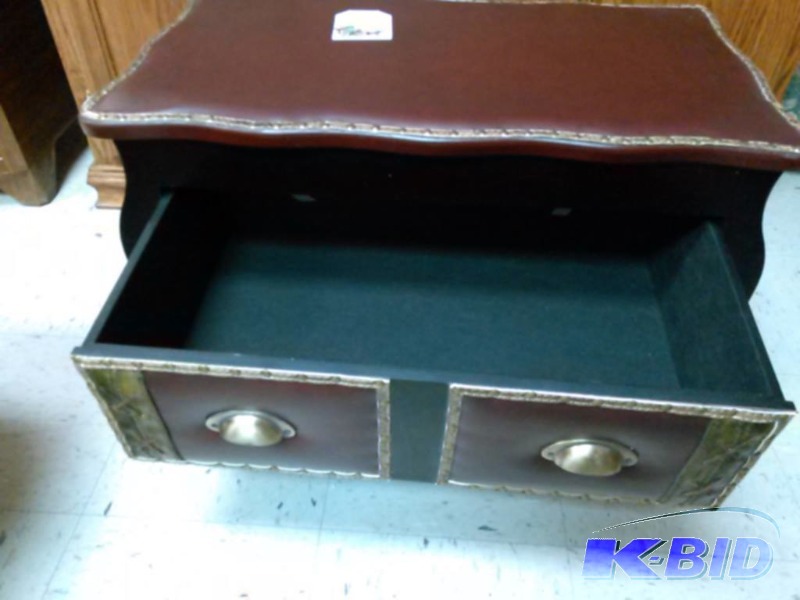 lot 3 image: BEAUTIFUL BRAND NEW CASTLE CREEK COFFE TABLEHALLWAY BENCH WITH DRAWER AND PADDED TOP