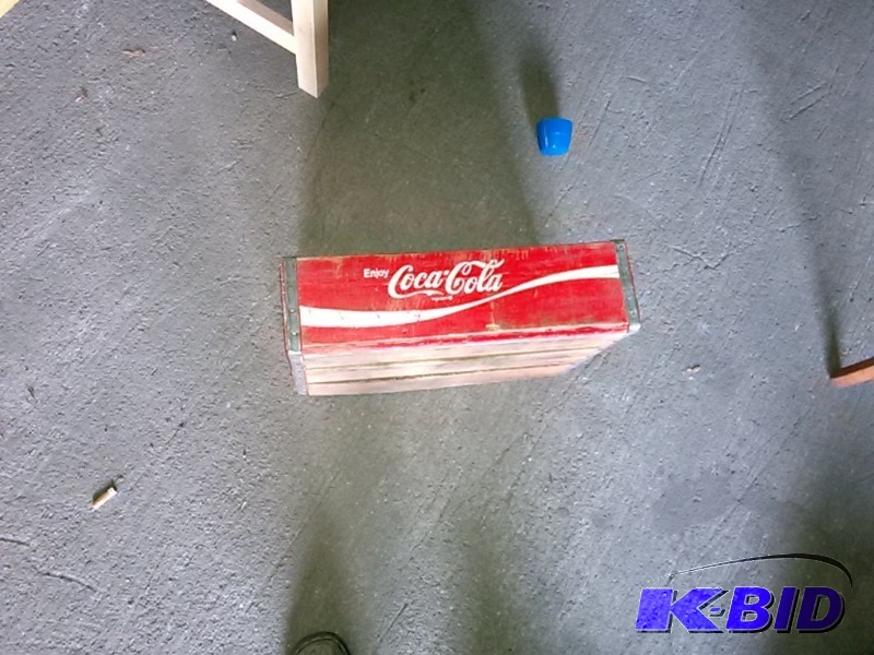 lot 49 image: BEAUTIFUL VINTAGE COCA-COLA CRATE-AWESOME COMDOTION