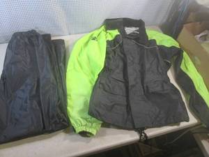 (EW3) Joe Rocket Rain Jacket Size L...