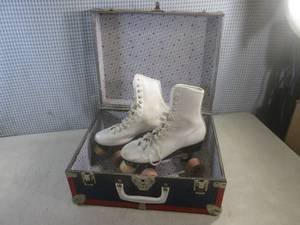 (A-2) Pair of Vintage Rollerskates ...