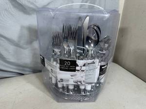 New 20 pc Flatware Set with Chrome Caddy