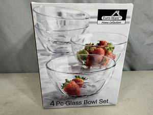 New 4 pc Glass Bowl Set