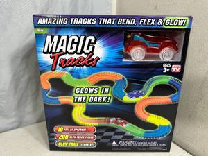 New Magic Tracks Glow in the Dark Speedway with Car