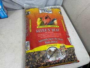 New 14 lb Bag of Wild Delight Sizzle n Heat Bird Seed  Bird Food