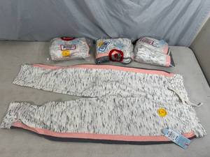 4 New Pairs of Youth Drawstring Sweatpants - Size Med. 810