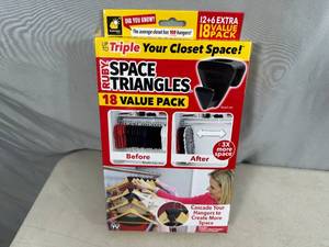 New Pack of 18 Ruby Space Triangles For Closet Organization