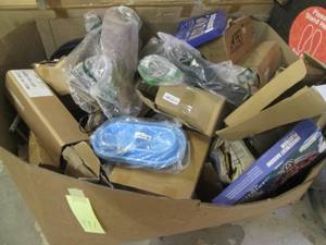 Pallet of assorted Amazon return it...