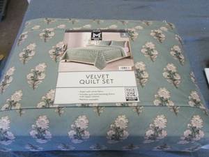 King velvet quilt set...