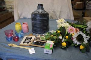 Artificial flowers, Plant stand bas...