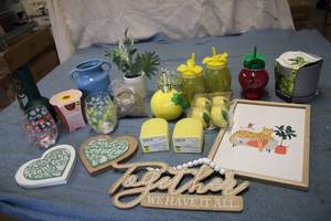 Mixed summer decor, cups, wall hang...