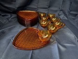 16 piece daisy and button amber glass snack set