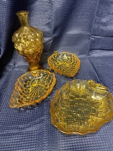 Lot of 4 glass grape items