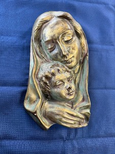 Vintage Madonna and child chalkware item