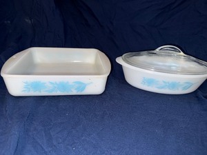 Lot of vintage blue thistle blossom pattern