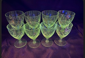 Lot of 8 etched goblets that glow