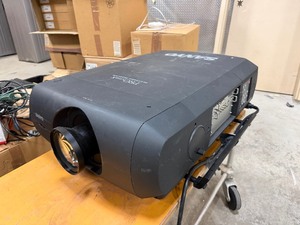 LARGE Working SANYO Model PLC-XF47 Pro xtraX Multiverse Commercial Projector