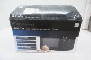 Kenmore 0.9 cu.ft Countertop Microwave Oven. Like New