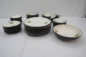 Stoneware Dinnerware Set. Gibson Elite Carrollton Stoneware