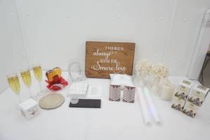 Wedding Decor & Collectibles