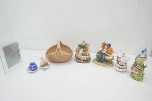 Vintage Ceramic & Porcelain Collectibles, Figurines, Music Boxes