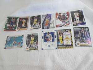 Assorted Anthony Davis Cards...