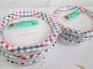 6 24 Count 10 paper plates...