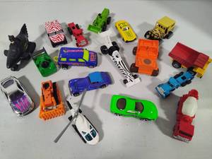 Lot of Misc Hotwheels, Matchbox & Asst Cars