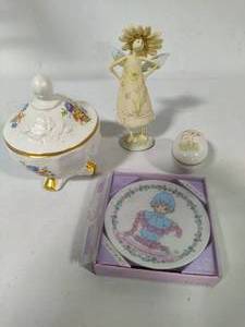 Asst Porcelain Collectibles, Trinket Boxes, Etc.