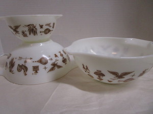 Pyrex Vintage TipPour Bowls