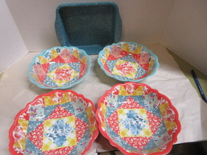Pioneer Women Baking Pan, Plastic Bowl Set