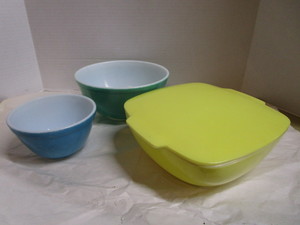 Vintage Pyrex Casseroles