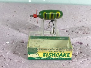 Helins Spinning Fishcake Fishing Lure in Box - Lure is wood