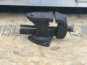Vintage Wards Master Quality Vise - 3.5