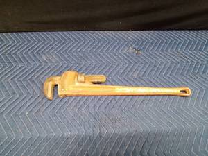 24 Rigid pipe wrench