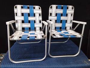 2 folding lawn chairs