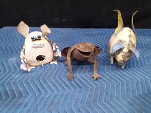 Metal pig birdhouse, metal pig and a metal frog