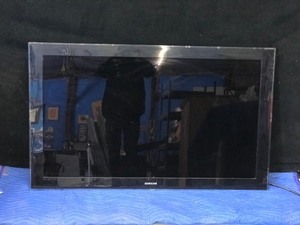 55 Samsung TV with wall mount - Works