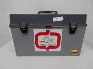 Plano Muskie Box with Dividers 11d x 20w x 13t