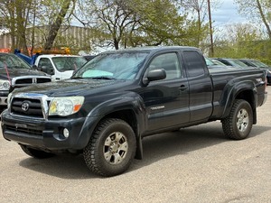 2005 TOYOTA TACOMA V6 4x4  124k Miles (NO RESERVE)