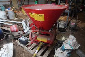 King Kutter Model 500 3 Point Mount SeederSpreader
