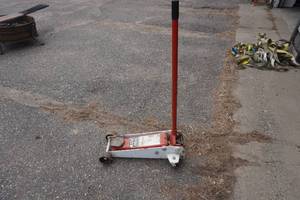 Marin 6000 lb Hydraulic Floor Jack