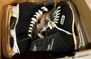LL - Bauer Hockey Skates Pair in Box - The Professionals Choice