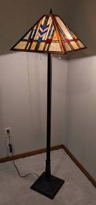 LR - Mission Style Stained Glass Floor Lamp