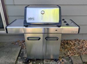 BY - Weber Spirit Special Edition Gas Grill with Propane Tank - Missing Knob Cover