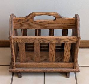 O - Oak Magazine Rack Open-Handle Design