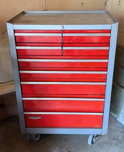 G - Craftsman Rolling Tool Chest 26.5 x 18 x 39 in - Includes Tools